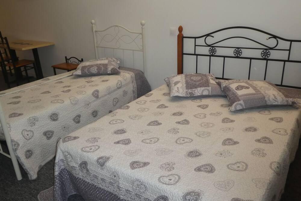 Etanit ! Beziers Plein Centre - 1Mn Du Bus, De La Gare Du Train Et Liaison Aeroport -Chambres Climatisees -Spacieuses Amenagees Pour Singles, Couple, Et Ou Familles -Parking A Velos -Consigne Buitenkant foto