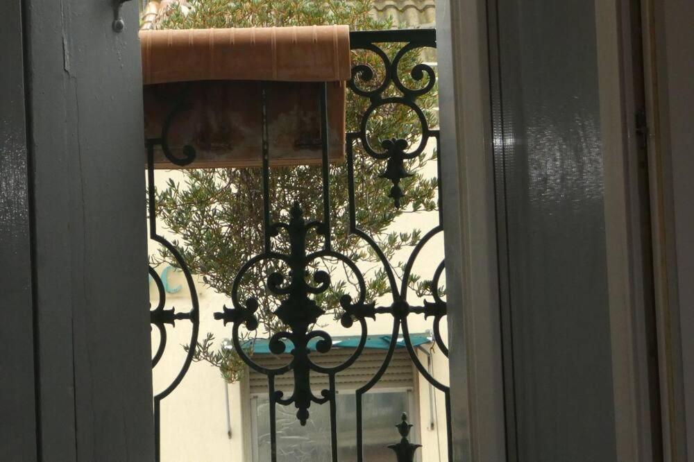 Etanit ! Beziers Plein Centre - 1Mn Du Bus, De La Gare Du Train Et Liaison Aeroport -Chambres Climatisees -Spacieuses Amenagees Pour Singles, Couple, Et Ou Familles -Parking A Velos -Consigne Buitenkant foto
